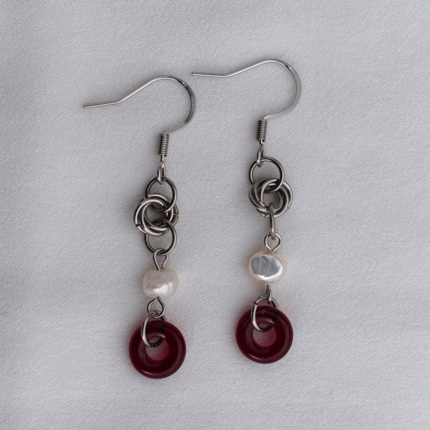 V40 - Red Loop and Pearl Earrings