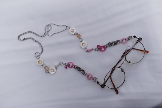 V33 - Pink Shell Glasses Chain